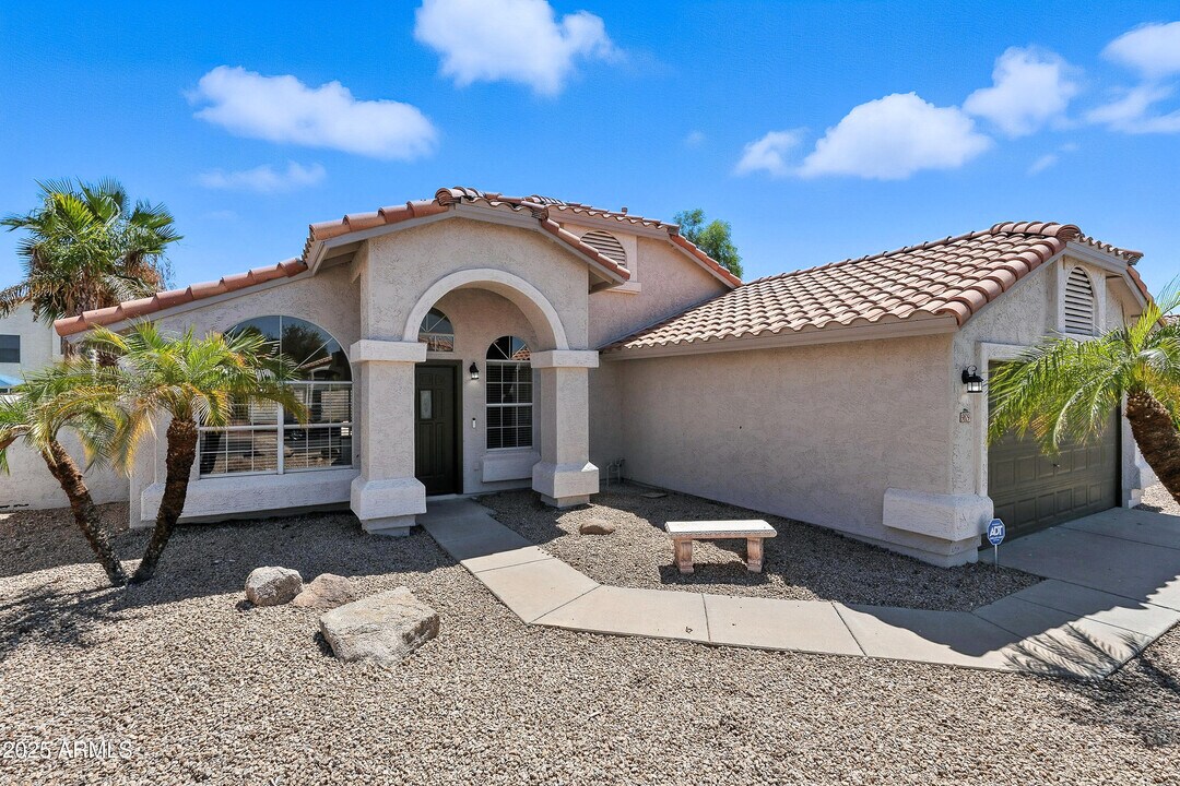 9829 W Mohawk Ln in Peoria, AZ - Building Photo