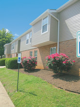 SOUTHERN PINES in Taylors, SC - Foto de edificio - Building Photo