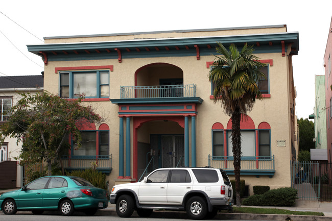 1035 E Broadway in Long Beach, CA - Building Photo - Building Photo