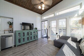 8220 Canoga Ave in Austin, TX - Building Photo - Building Photo