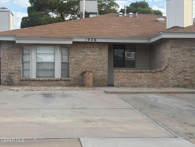 property at 1926 Estrada Dr