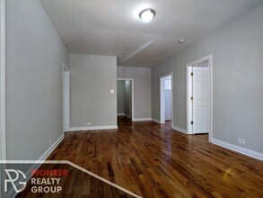 3721 N Pine Grove Ave, Unit #3728-E2 in Chicago, IL - Foto de edificio - Building Photo