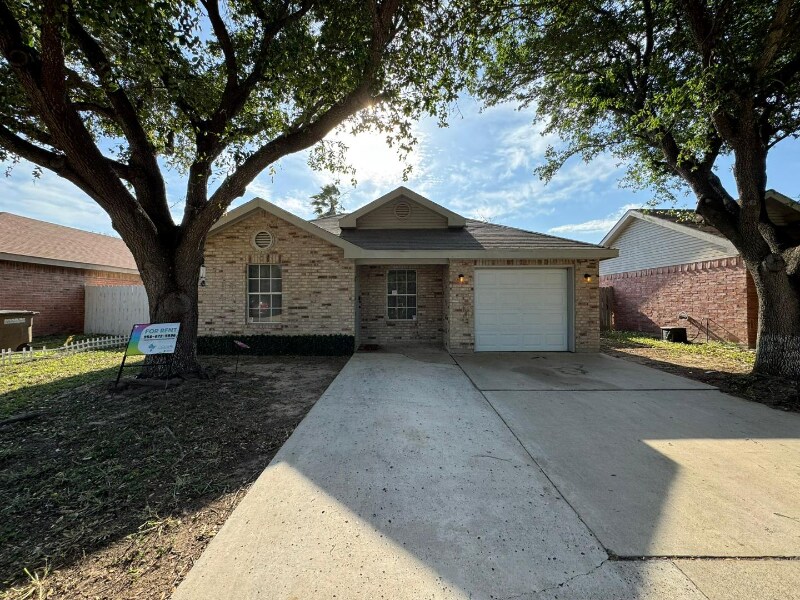 3010 Jake St in Edinburg, TX - Building Photo