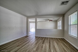 65 Desert Palm Dr in Las Vegas, NV - Building Photo - Building Photo