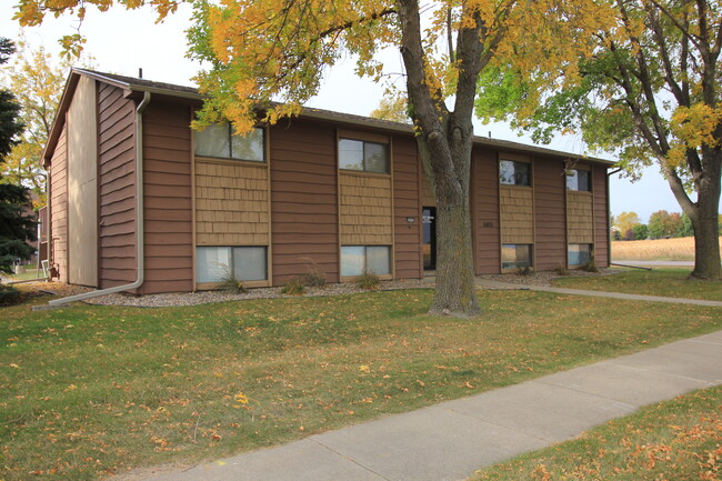 Mesa Heights Apartments in Sioux Falls, SD - Building Photo - Building Photo