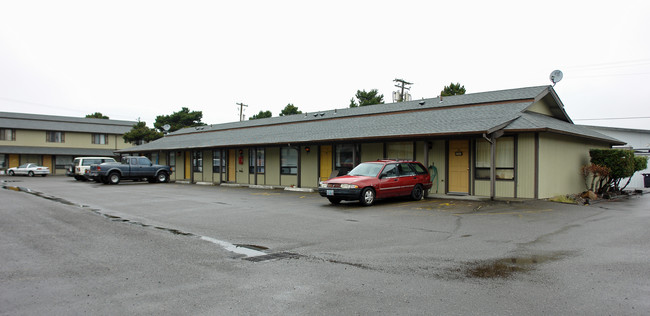 Timber Apartments in Florence, OR - Building Photo - Building Photo