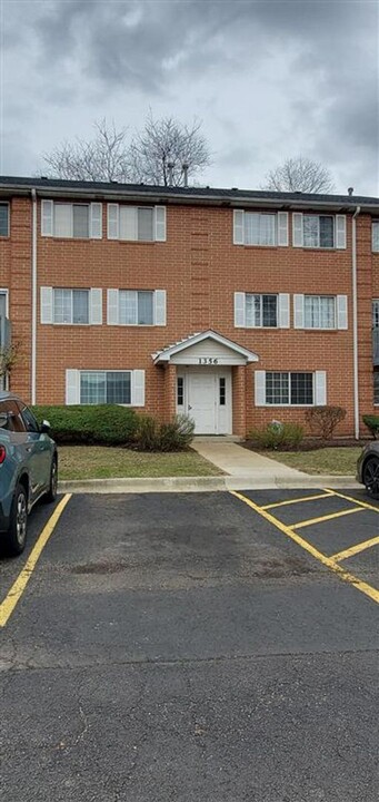1356 S Lorraine Rd in Wheaton, IL - Building Photo