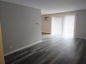 38 W 65th St in Westmont, IL - Building Photo - Building Photo