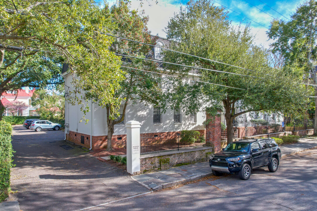 10 Logan St in Charleston, SC - Building Photo