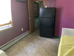 8 Burnham St-Unit -2B in Plymouth, CT - Building Photo - Building Photo