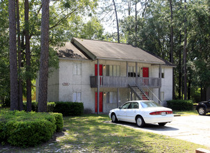 Pineview Apartments in Hinesville, GA - Building Photo - Building Photo