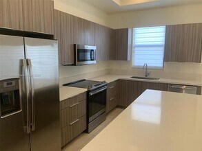 10443 NW 82nd St, Unit 31 in Doral, FL - Building Photo - Building Photo