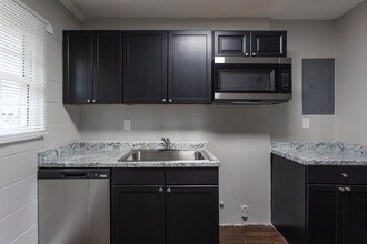 Redstone Commons Apartments in Columbus, GA - Building Photo - Interior Photo