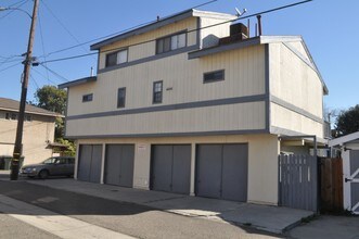 227 N Berkeley Ave in Fullerton, CA - Foto de edificio - Building Photo