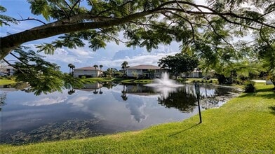 1563 SE Royal Green Cir in Port St. Lucie, FL - Building Photo - Building Photo