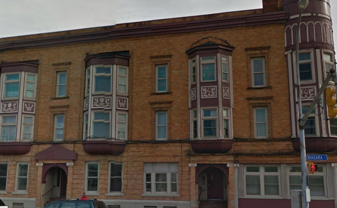 279 Niagara St in Buffalo, NY - Foto de edificio