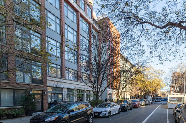 227 E 111th St in New York, NY - Foto de edificio - Building Photo