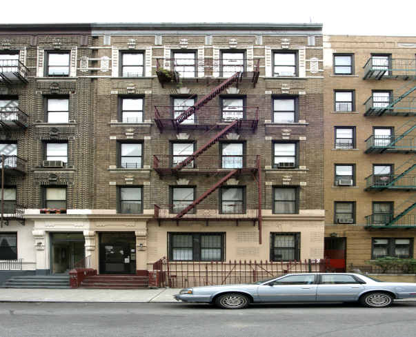 121 Post Ave in New York, NY - Building Photo