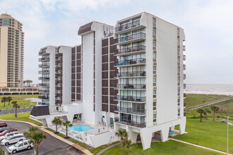 Islander East Condominiums in Galveston, TX - Building Photo - Building Photo