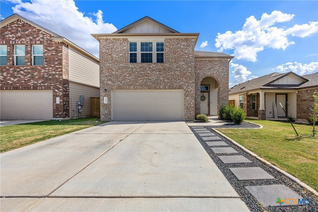 141 Rowdy Yates Wy in Jarrell, TX - Building Photo