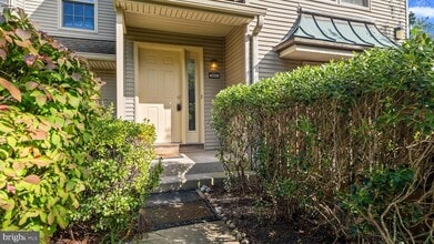 4008 Waltham Ct in Yardley, PA - Foto de edificio - Building Photo