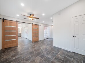 1060 W 6th St in San Pedro, CA - Foto de edificio - Building Photo