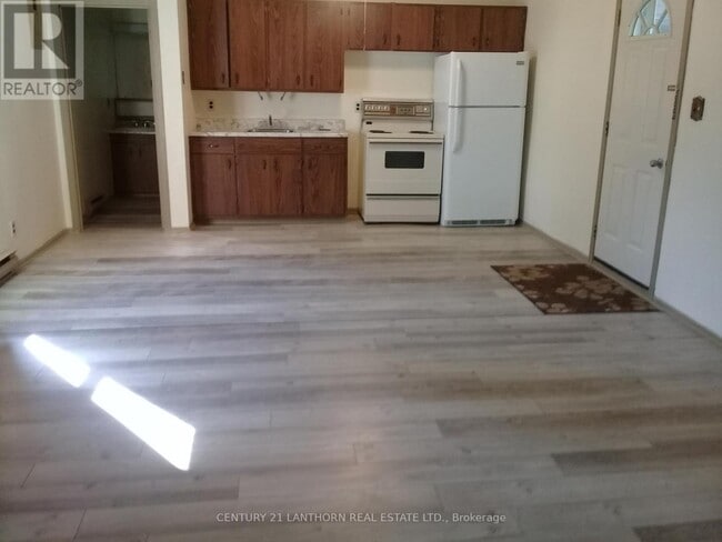 109 Union St in Prince Edward, ON - Building Photo - Building Photo