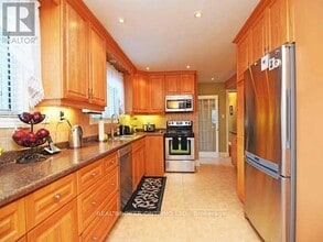 1602 Coram Crescent in Mississauga, ON - Building Photo - Building Photo