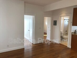 939 International Blvd in Oakland, CA - Building Photo - Building Photo