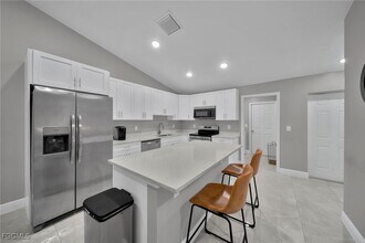 1006 Albert Ave in Lehigh Acres, FL - Building Photo - Building Photo