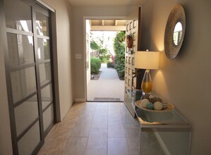 128 Castellana W in Palm Desert, CA - Foto de edificio - Building Photo