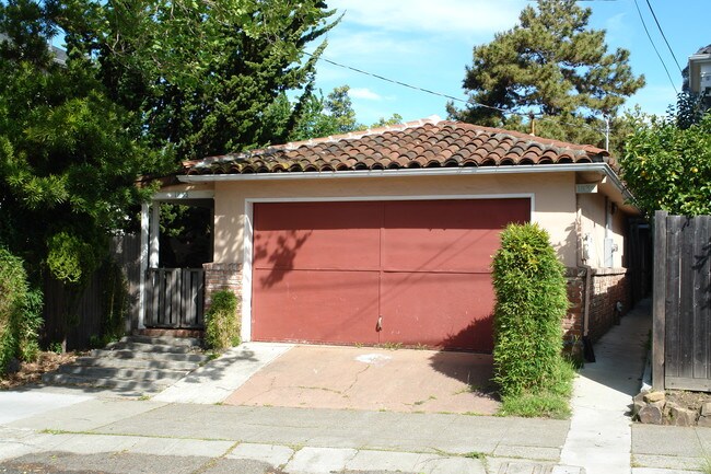 1833 Addison St in Berkeley, CA - Building Photo - Building Photo