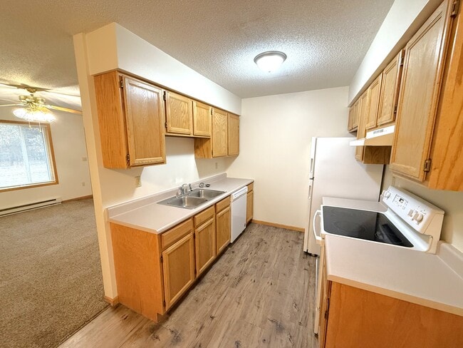 343 Twin Oak Dr in Altoona, WI - Building Photo - Building Photo