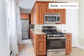 Room in Shared 5 bed/1 bath home, Unit D in Boston, MA - Foto de edificio - Building Photo