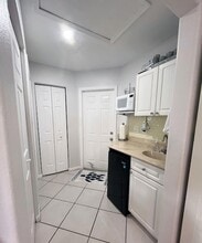 2563 Egret Lake Dr, Unit 1 in Greenacres, FL - Building Photo - Building Photo