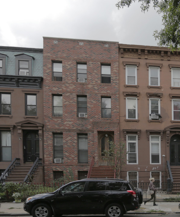 152 Macon St in Brooklyn, NY - Building Photo