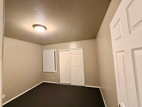 7918 N Granville Rd in Milwaukee, WI - Building Photo - Building Photo