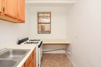 1542 N Kedzie Ave, Unit NG in Chicago, IL - Foto de edificio - Building Photo