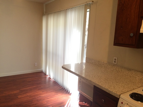 530 Veteran Ave in Los Angeles, CA - Building Photo - Building Photo