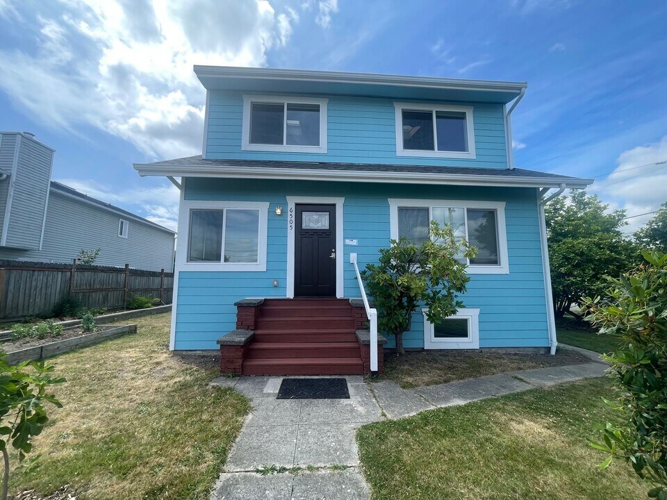 6505 33rd Ave S in Seattle, WA - Building Photo