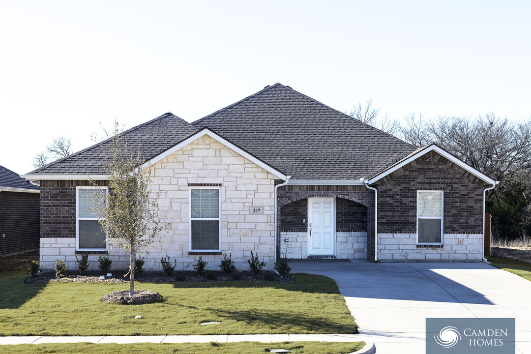 208 Camden St in Red Oak, TX - Building Photo