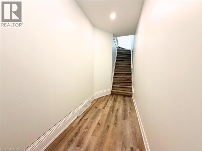 24 Cayuga St in Brantford, ON - Building Photo - Building Photo