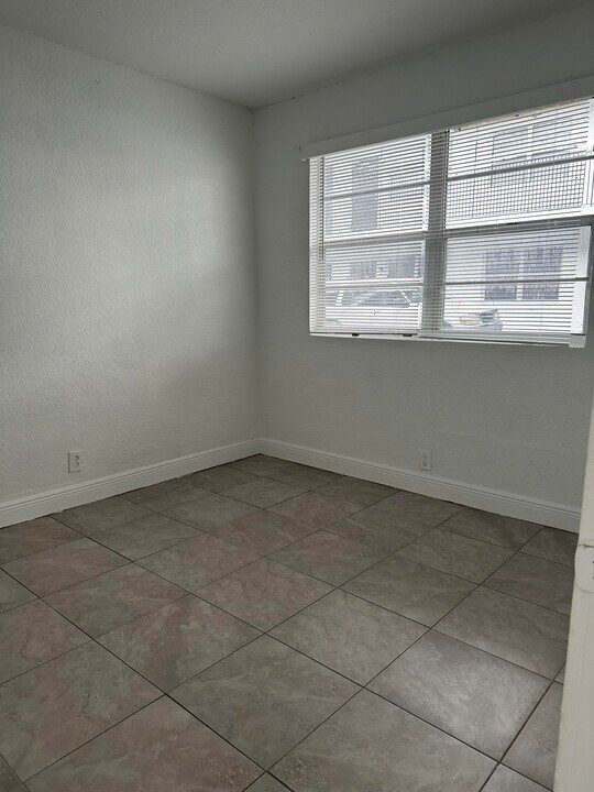 608 5th St in West Palm Beach, FL - Building Photo