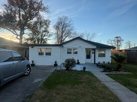 2135 Delaware Ave in Kenner, LA - Building Photo