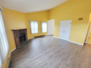 96 Valley Dr in New Milford, CT - Building Photo - Building Photo