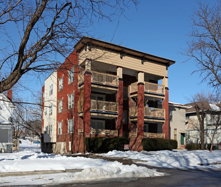 3336 Gillham Rd in Kansas City, MO - Foto de edificio