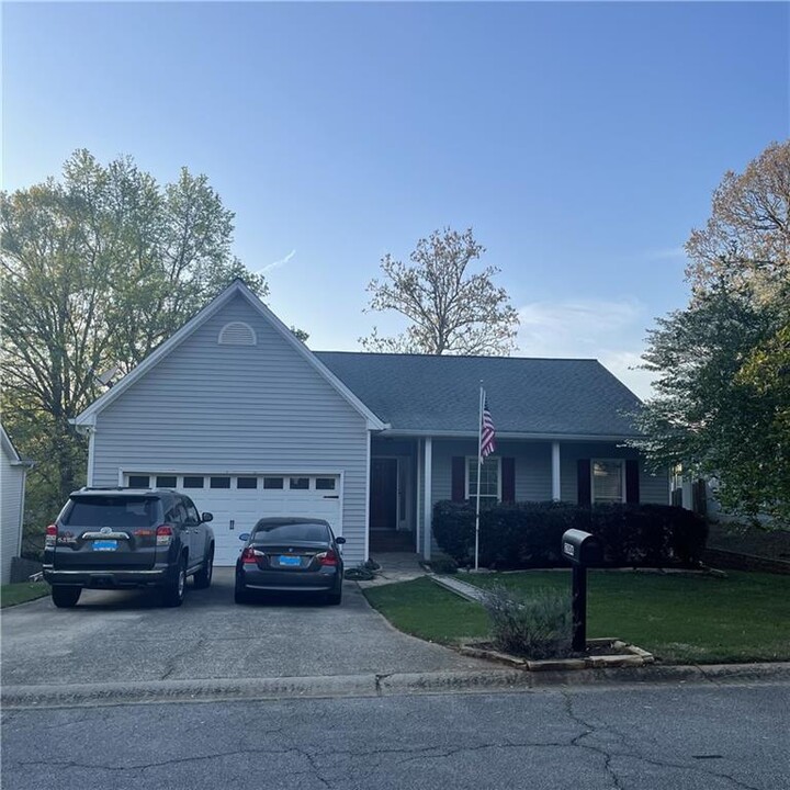 2804 Sterling Dr NW in Lawrenceville, GA - Foto de edificio