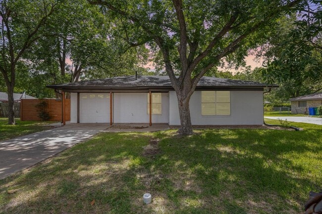 2304 Lathan Ln in Taylor, TX - Building Photo - Building Photo