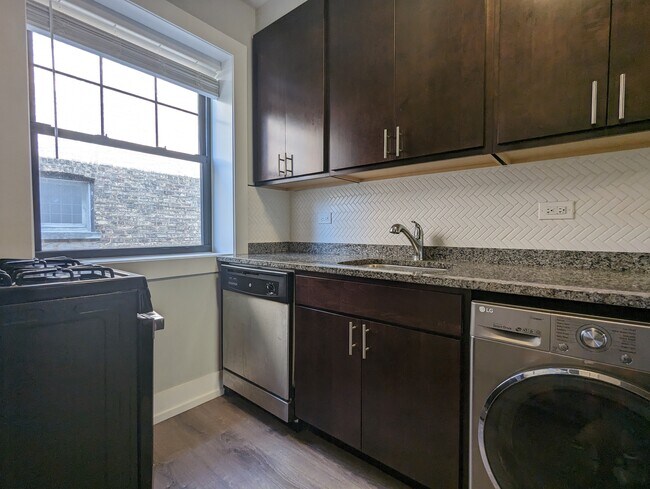 1128 Maple Ave, Unit 3D in Evanston, IL - Building Photo - Building Photo