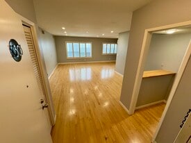 1250 N Kings Rd, Unit 303 in West Hollywood, CA - Building Photo